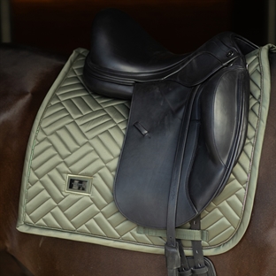 Equestrian Stockholm underlag "Modern Striking Valley"