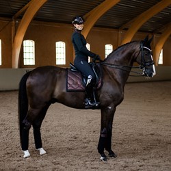 Equestrian Stockholm underlag "Mahogany Glimmer"