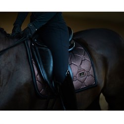 Equestrian Stockholm underlag "Mahogany Glimmer"