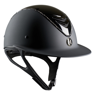 Matt sort ridehjelm fra OneK med glossy detajler