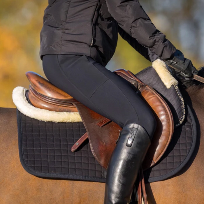 Back on Track sadelpad "Impact" med kunstpels - sort/natur