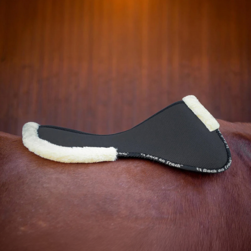 Back on Track sadelpad "Impact" med kunstpels - sort/natur