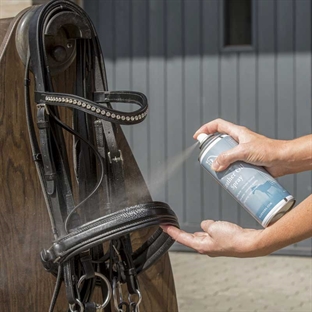 Blue Hors læder olie spray på trense