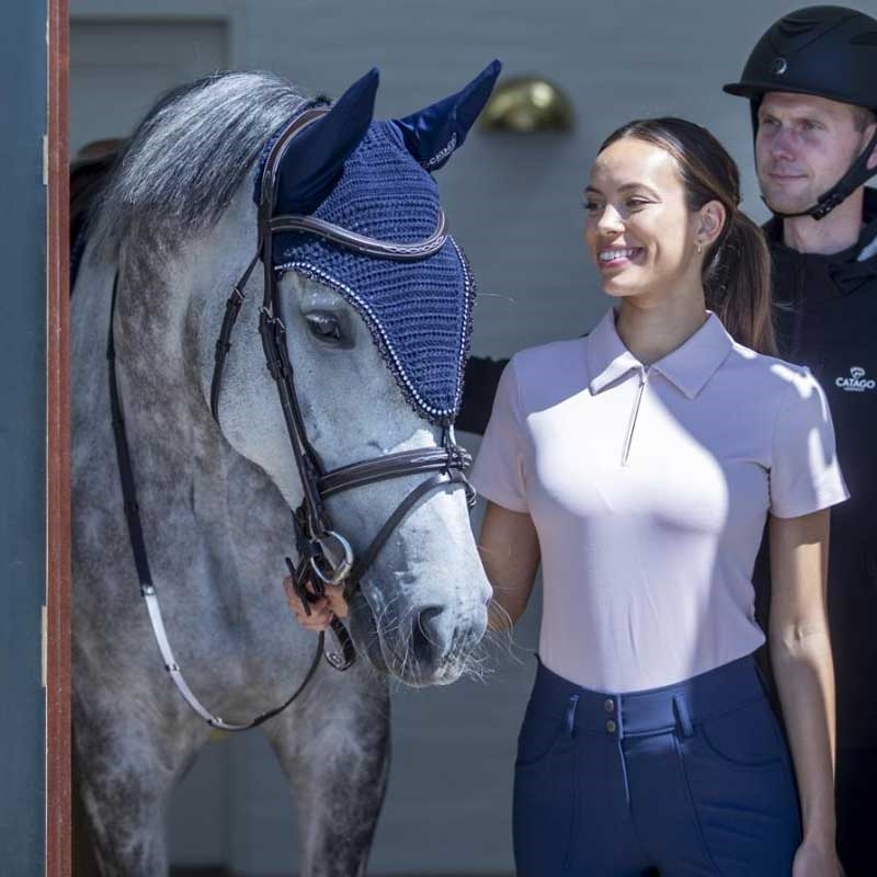 Catago "Nash" zip polo top - Burnished lilac forfraCatago "Nash" zip polo top - Burnished lilac på rytter med hest