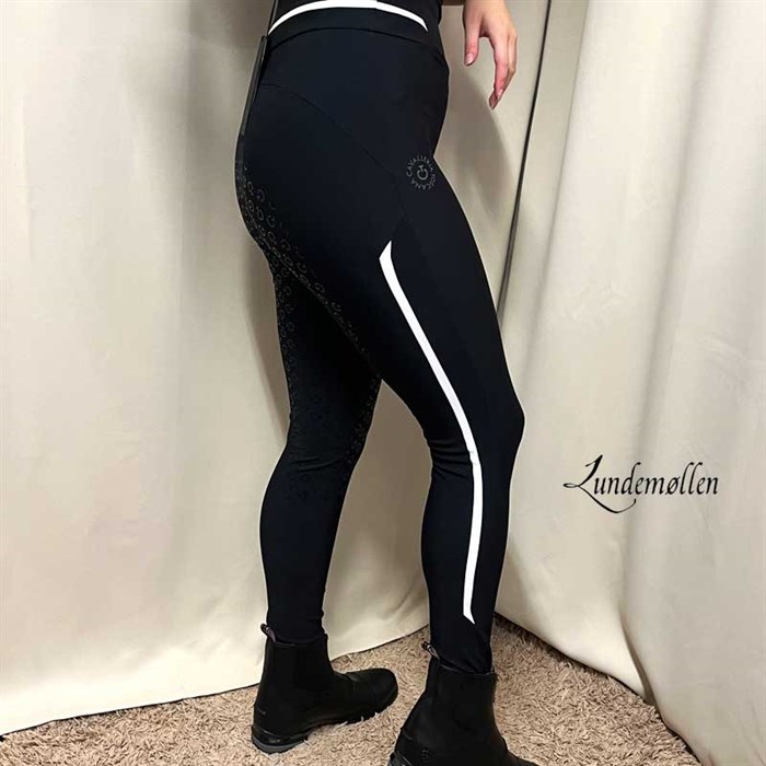 Cavalleria Toscana Orbit tights på model fra siden hos Lundemøllen