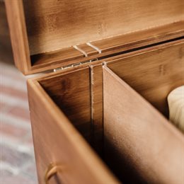 Grooming Deluxe striglekasse i bambustræ med gyldne detaljer