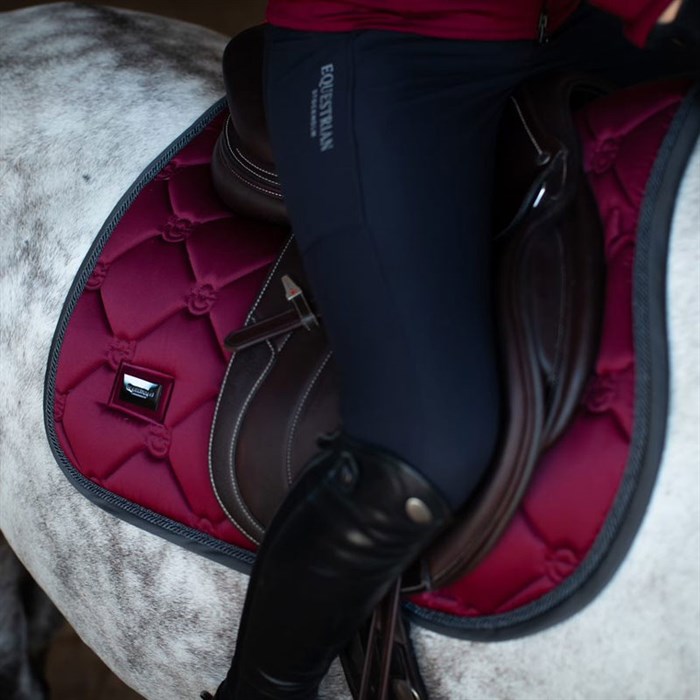 Equestrian Stockholm underlag "Dark Bordeaux" 