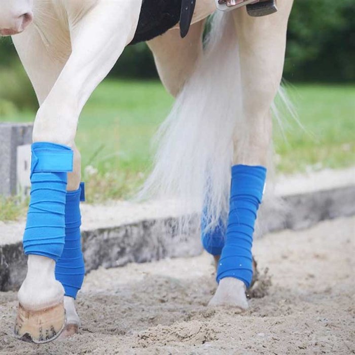 Tæt på Sapphire Blue bandager fra Equestrian Stockholm