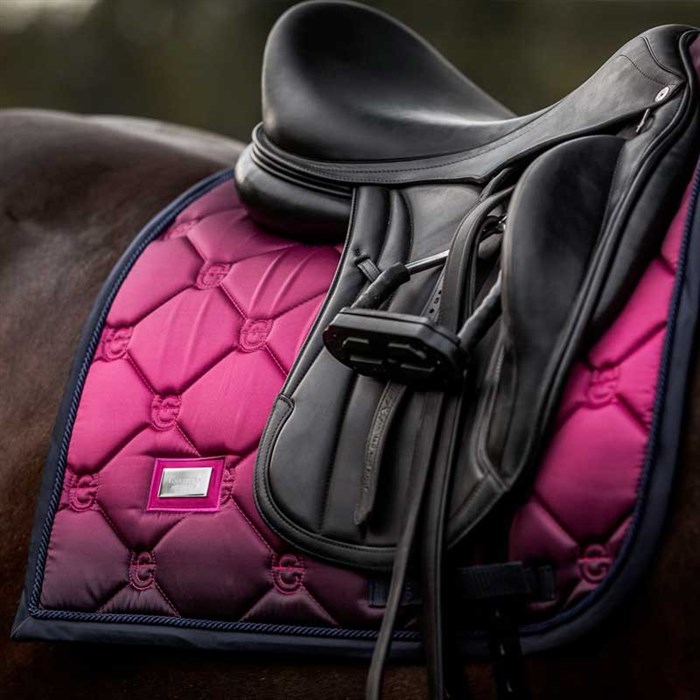 Tæt på underlag i Faded fuchsia fra Equestrian Stckholm