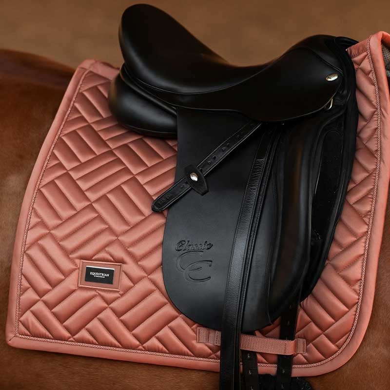 Equestrian Stockholm underlag "Modern Coral" fra siden