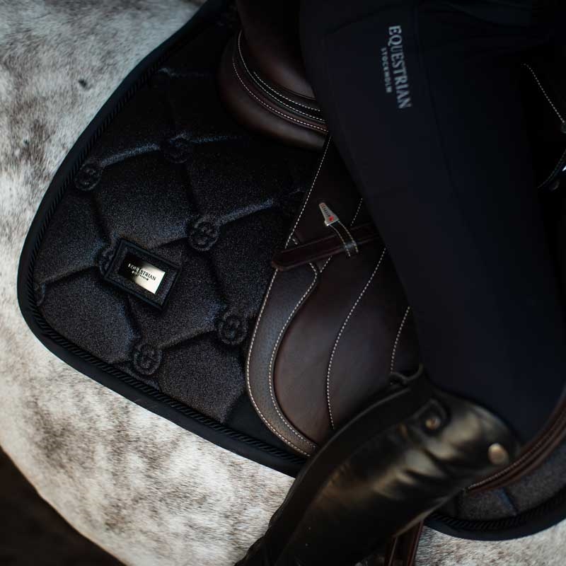 Equestrian Stockholm underlag "All Black Glimmer"