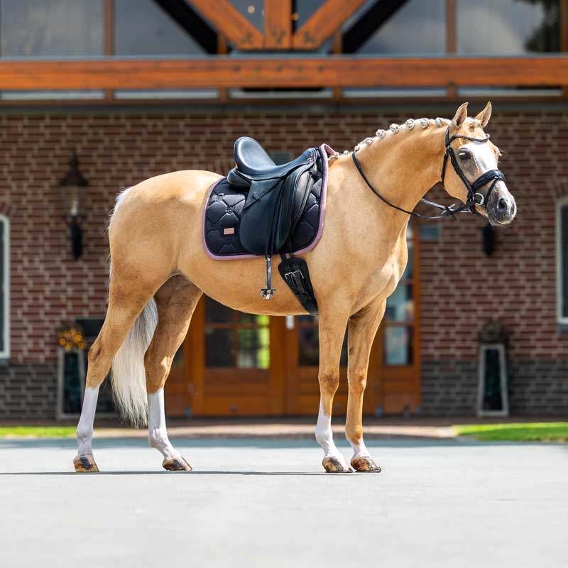 Equestrian Stockholm underlag "Black Blush"