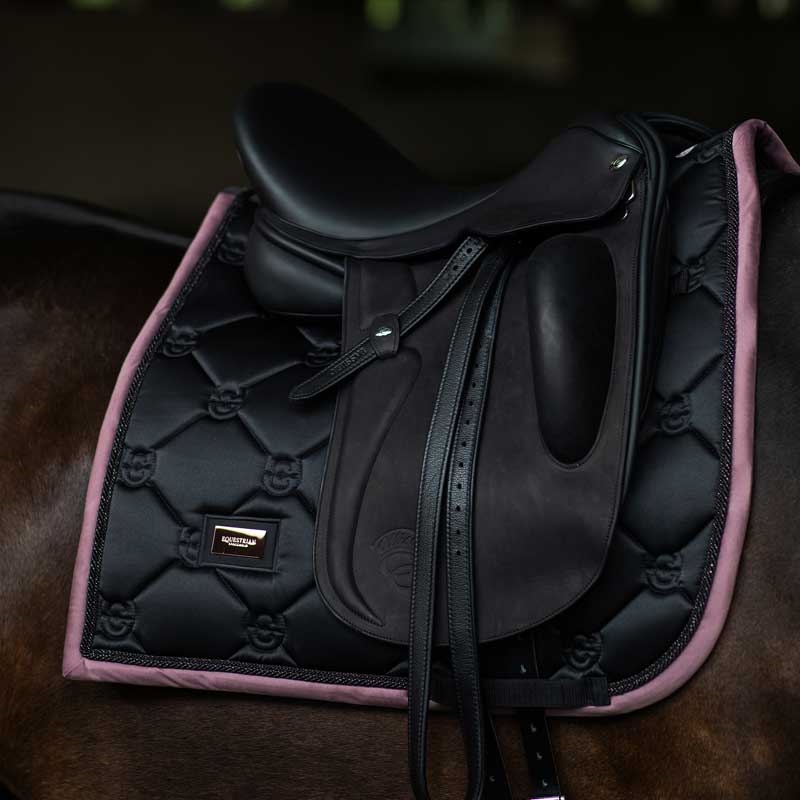 Equestrian Stockholm underlag "Black Blush"