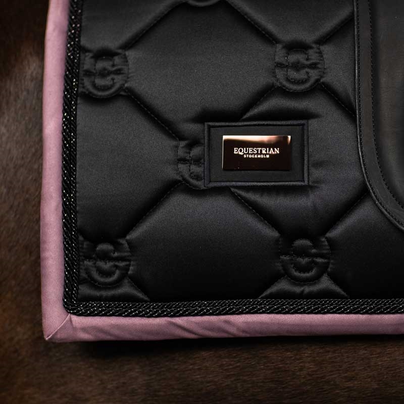 Equestrian Stockholm underlag "Black Blush"