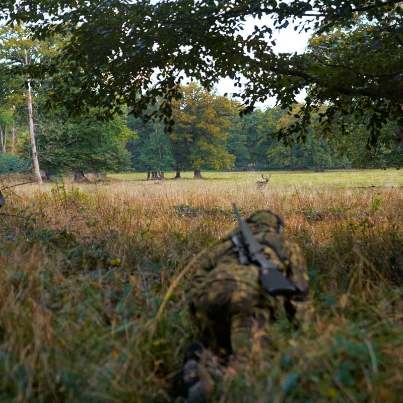 Härkila Deer Stalker camo HWS Jakke på jagt snigende