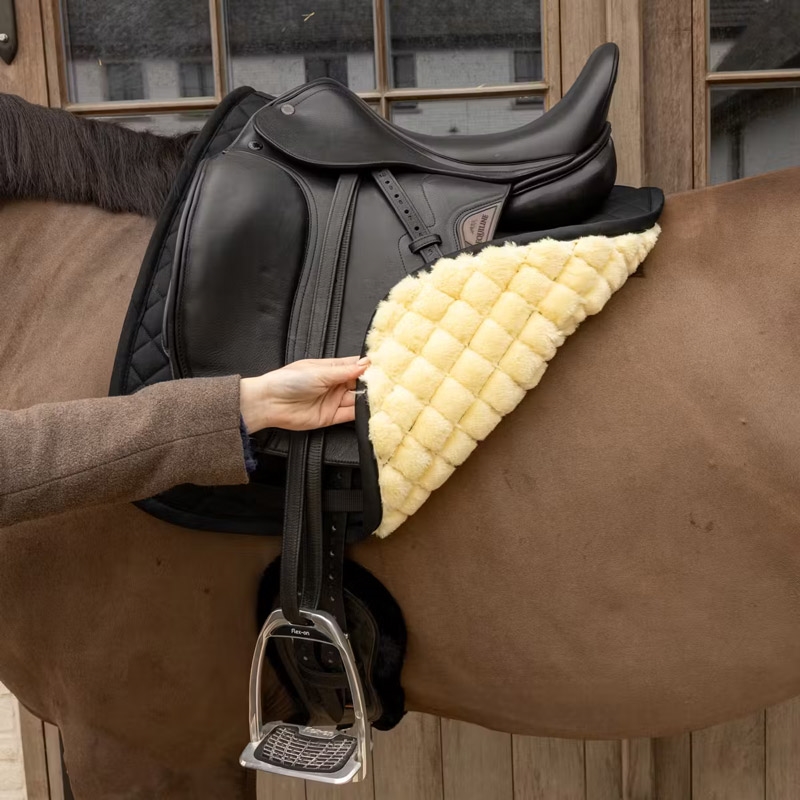 Kentucky underlag "Skin Friendly Sheepskin Diamond" - sort