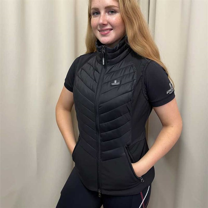 Hybrid Classic vest fra Kingsland på model forfra i sort