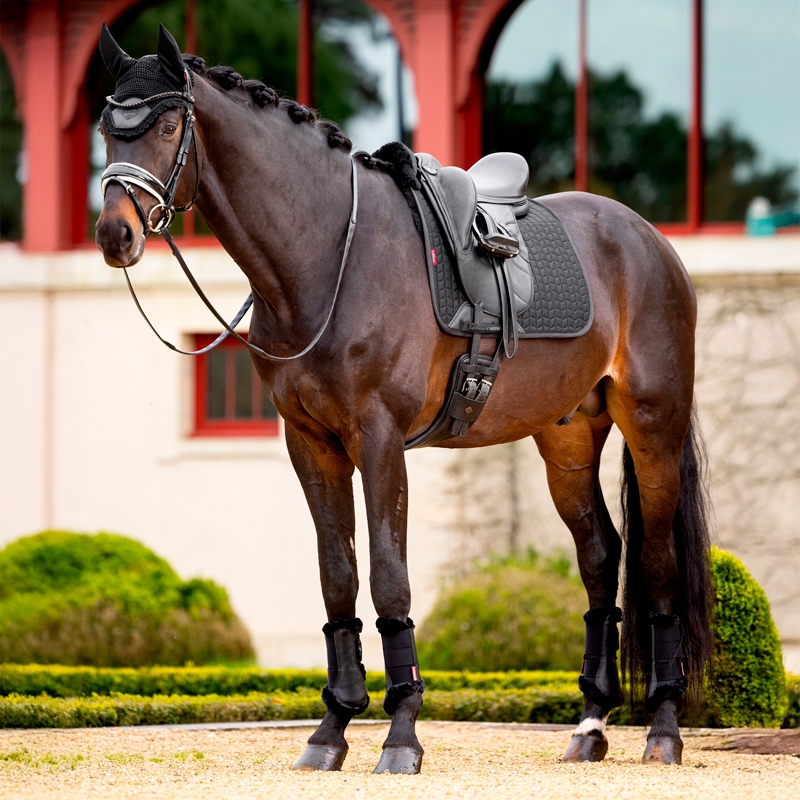 LeMieux Dressage "Merino+ Half Lined" underlag med lam- sort