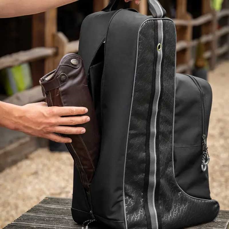 LeMieux Elite Pro støvle og hjlemtaske set tæt på hjelmrumLeMieux elite pro støvle og hjelmtaske set bagfra med rum til ridestøvler