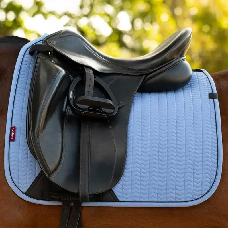 LeMieux "Essence Dressage" underlag - Powder Blue
