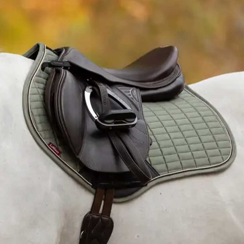 LeMieux Jumping Suede underlag - Rosemary tæt på