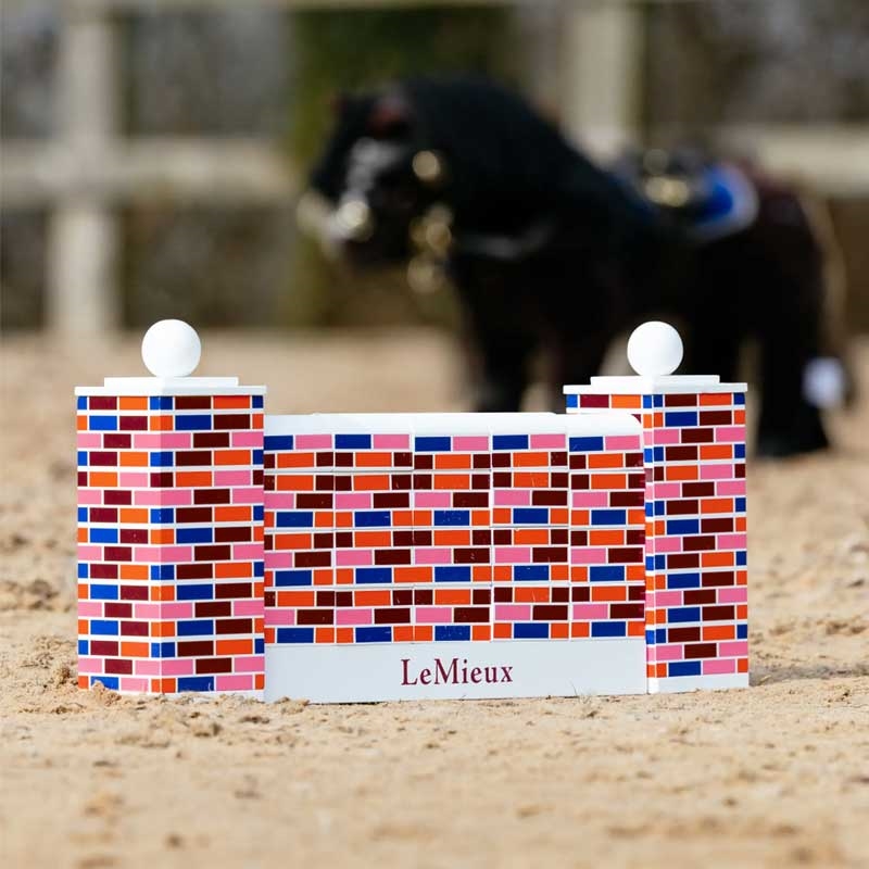 LeMieux "Mini pony" mur spring til legetøjsheste på bane med hest bag
