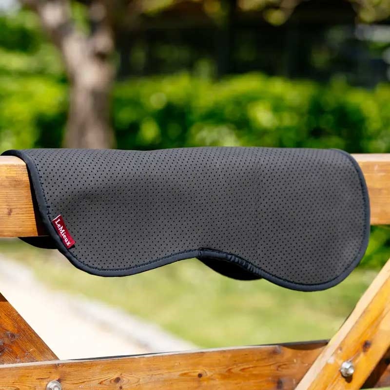 LeMieux Non-Slip Half Pad sadelpad sort på fold