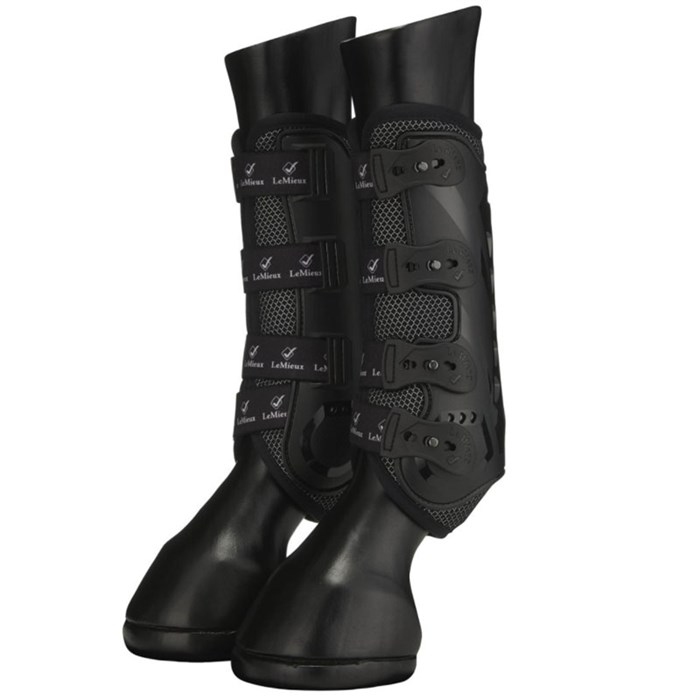 LeMieux ultra snug boots på model