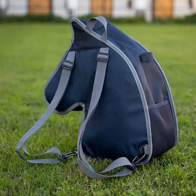 LeMieux "Hobby Horse" transporttaske rygsæk til kæphest på rygLeMieux "Hobby Horse" transporttaske rygsæk til kæphest bagfra