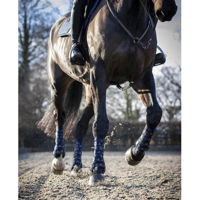 Her rides med ultra snug boots pro fra LeMieux