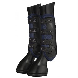 LeMieux snug boots på model