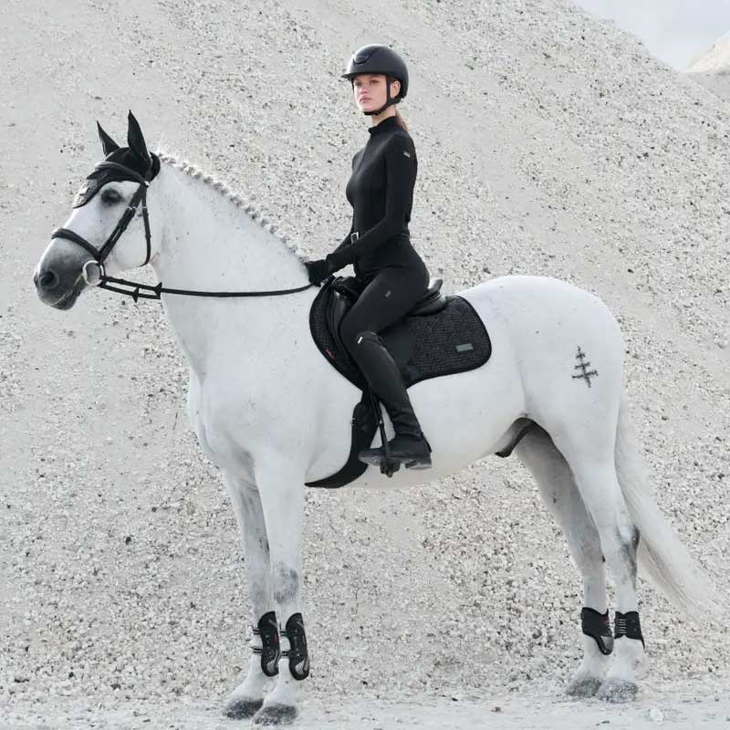 LeMieux "Aspen houndstooth jumping" underlag - sort på hest