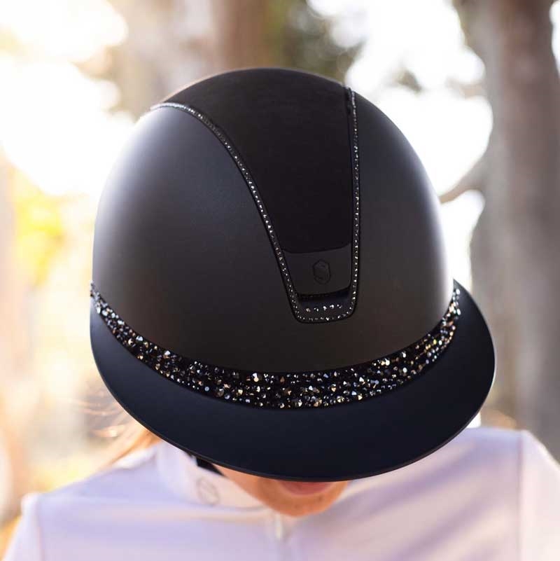 Samshield Miss Shield Shadowmatt 2.0 - sort/matt black m. Alcantara top, Glacier frontbånd + 300 SwarovskiSamshield Miss Shield Shadowmatt 2.0 - sort/matt black m. Alcantara top, Glacier frontbånd + 300 Swarovski