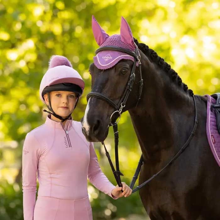 Lemieux hjelmovertræk "Classique Pom Hat Silk" - Fondant