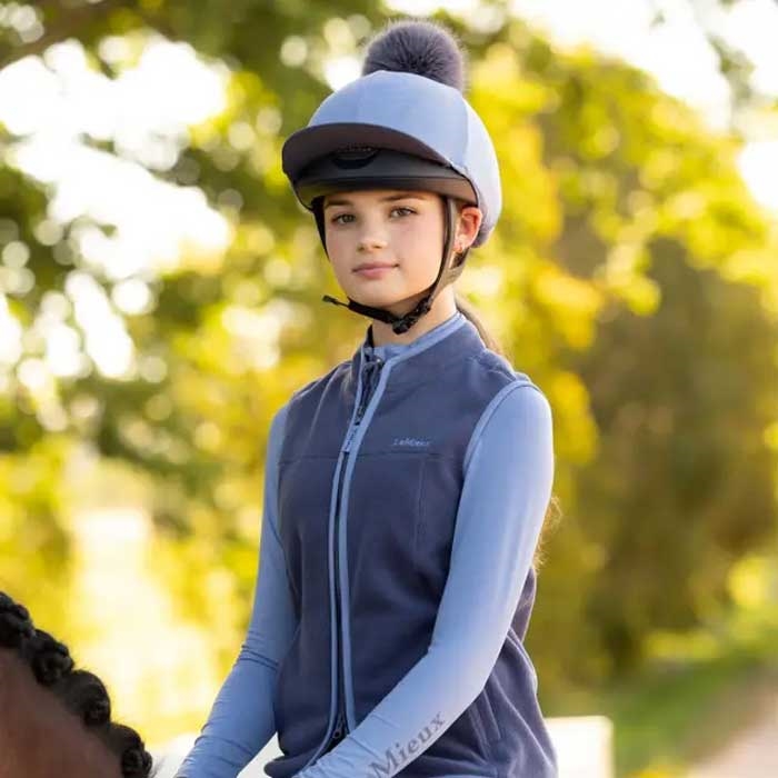 Lemieux hjelmovertræk "Classique Pom Hat Silk" - Powder Blue