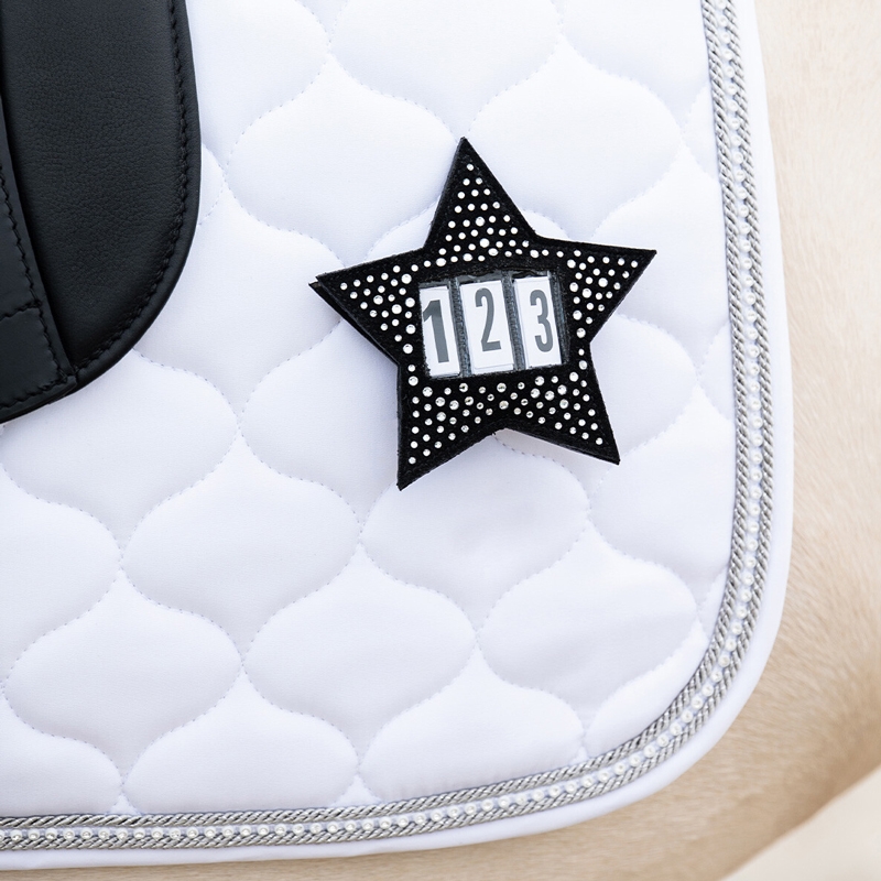 QHP stævnenummer "Jipp Star" - sort/sølv