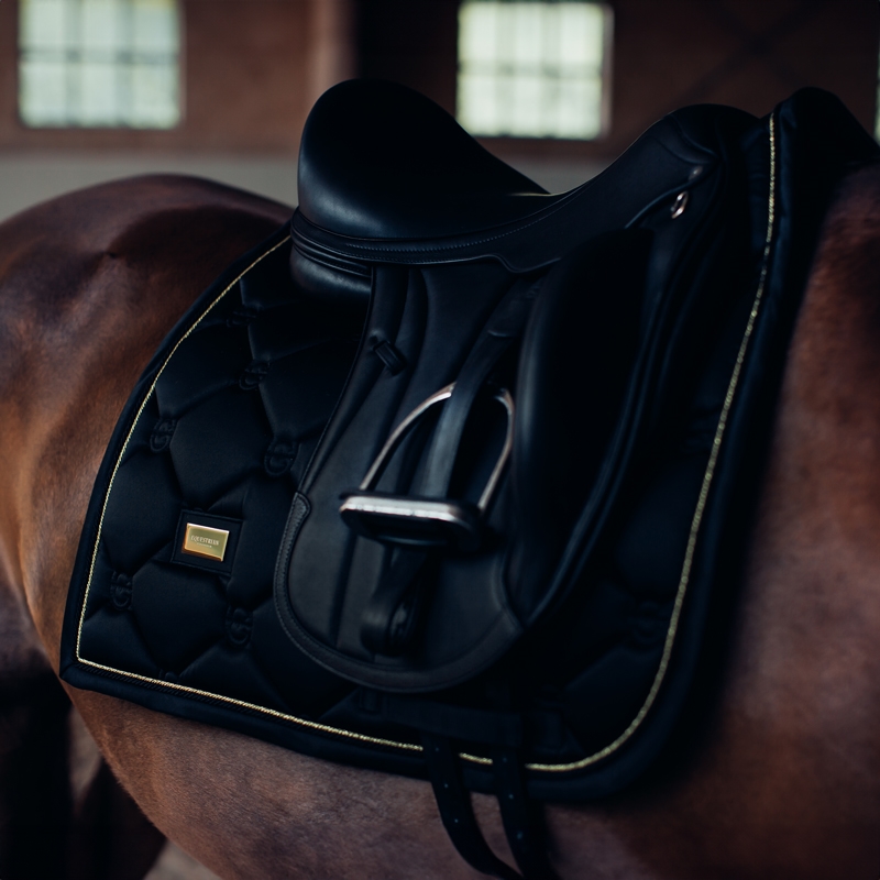 Equestrian Stockholm underlag "Black Edition Gold"