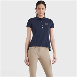 Se den flotte polo fra Tommy Hilfiger Equestrina forfra