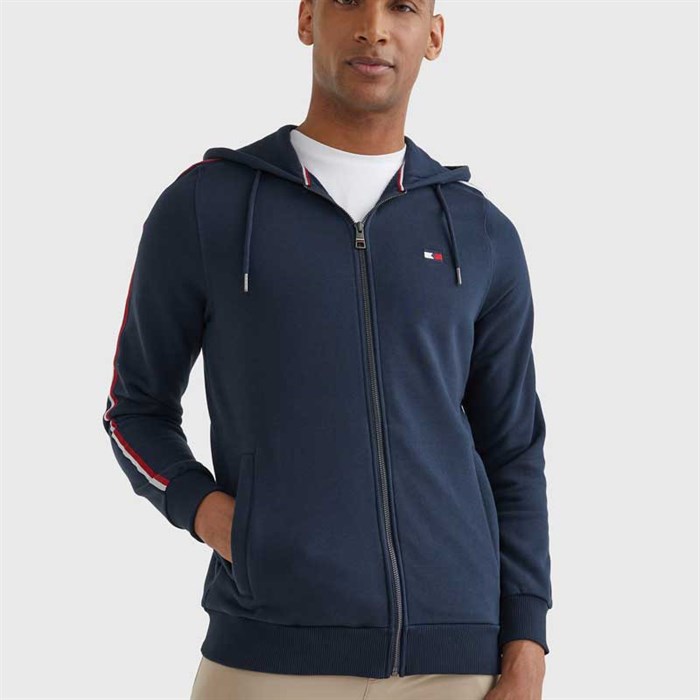 Her ses Tommy hilfiger Equestrian hoodie forfra