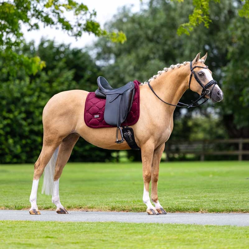 Equestrian Stockholm underlag "Velvet" - Merlot